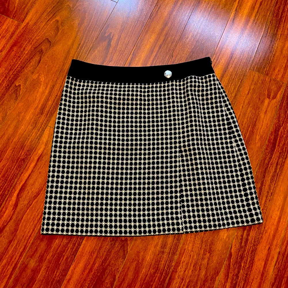 Ann Taylor navy/cream woven skirt with lining